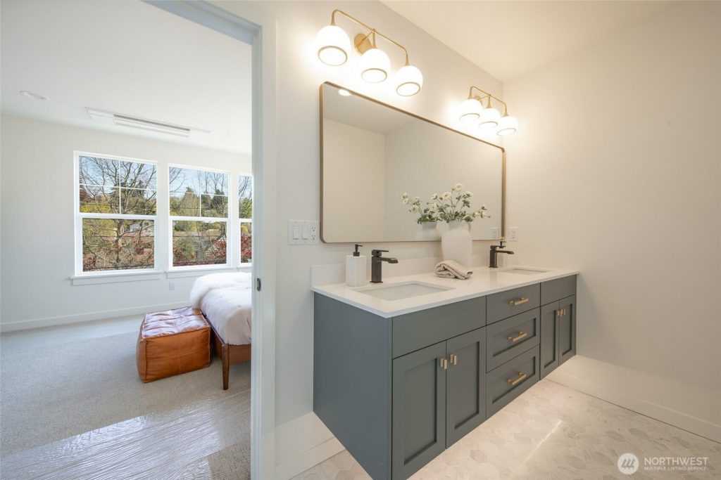 3639-34th-ave-w-seattle-wa-29