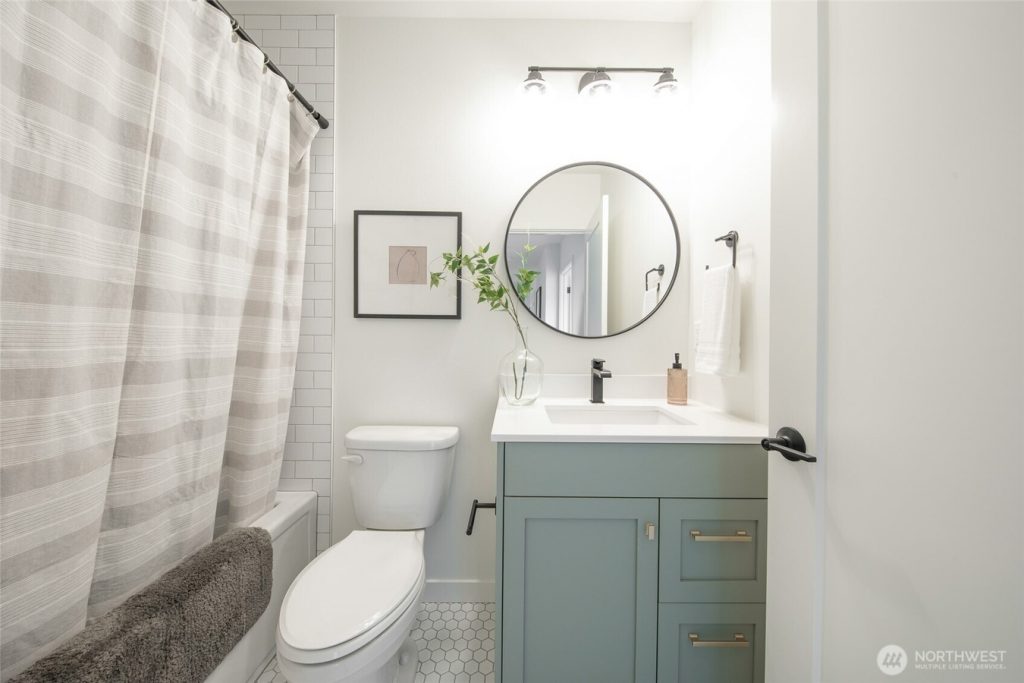 3639-34th-ave-w-seattle-wa-31