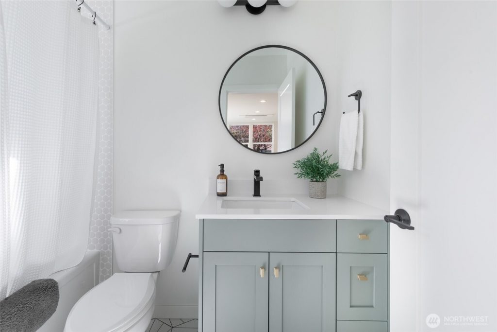 3639-34th-ave-w-seattle-wa-8